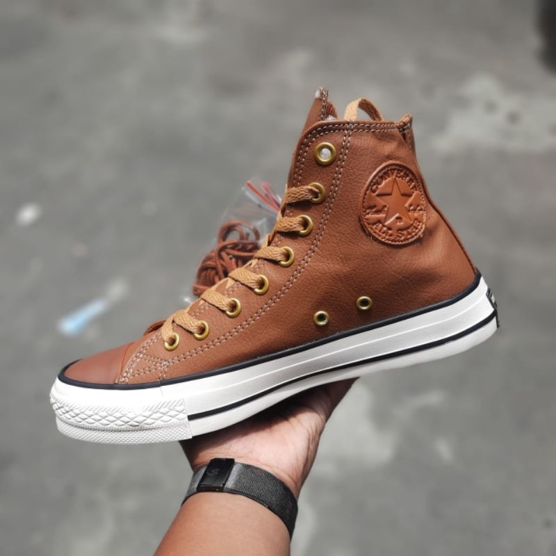 sepatu converse kulit