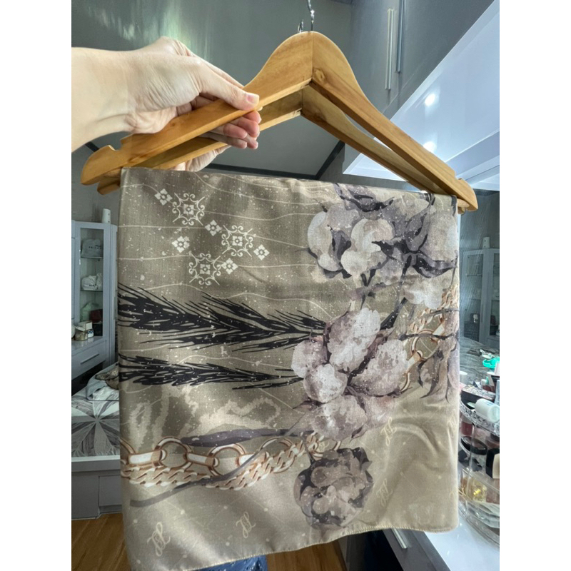 Preloved L by Laudya Cynthia Bella Hijab