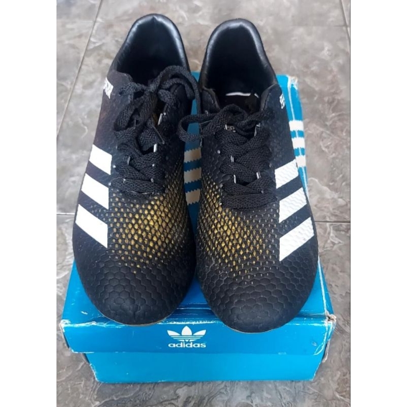 sepatu Bola ADIDAS Predator hitam corak