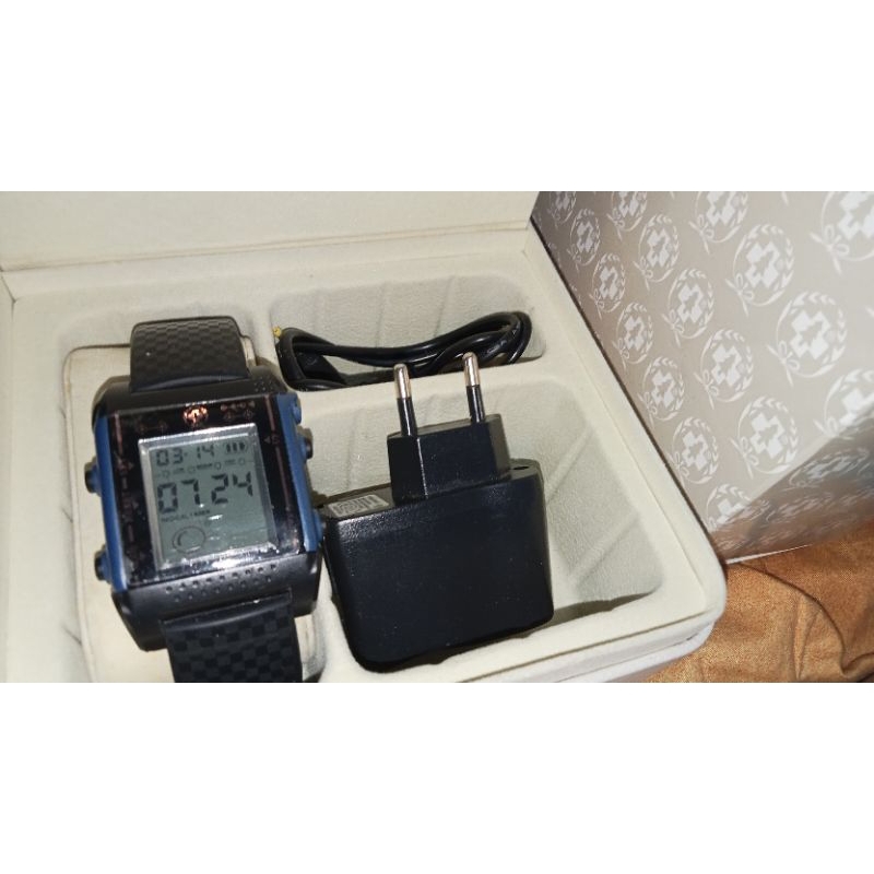 Jam tangan kesehatan Dr. Laser
