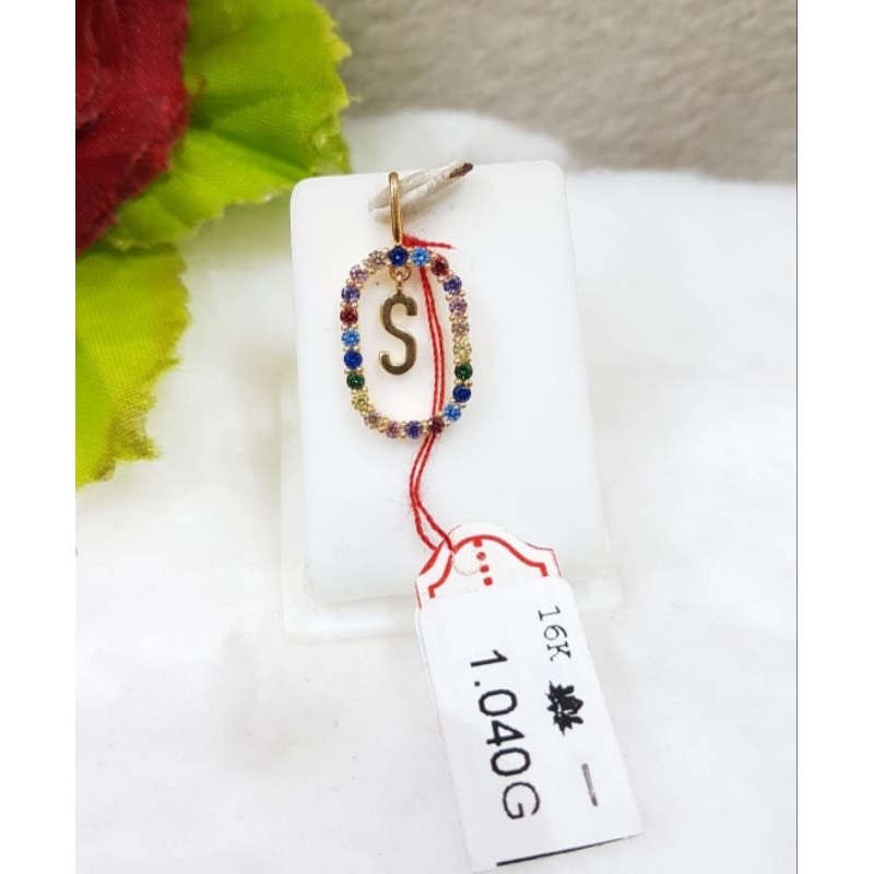 Liontin emas 70 huruf S