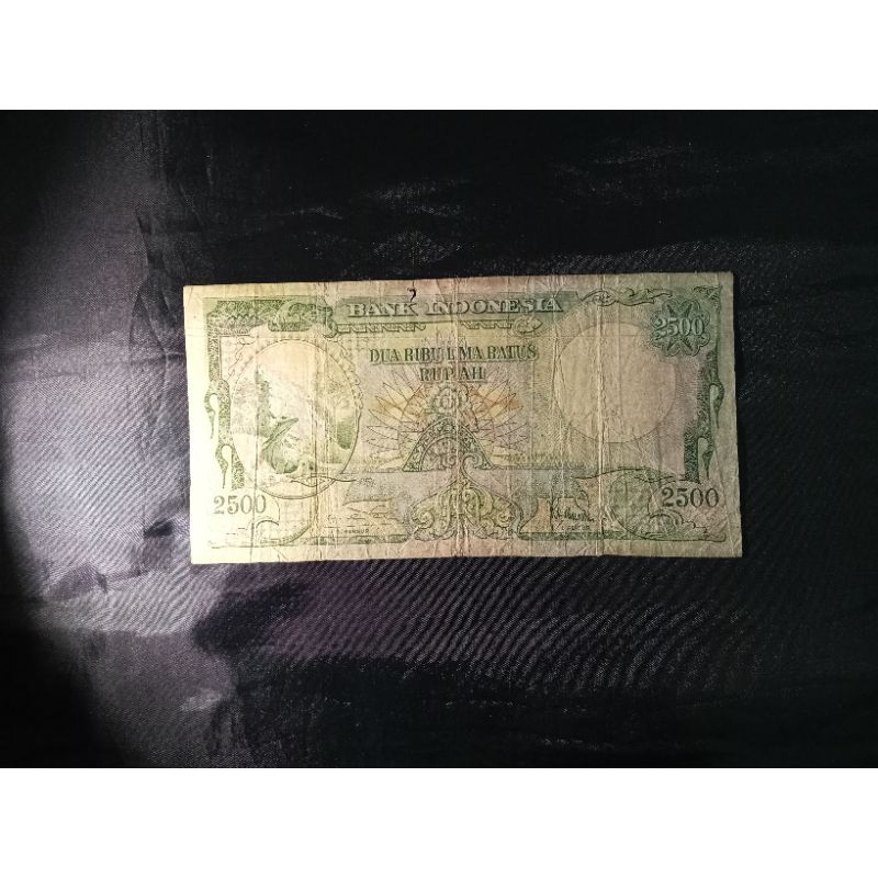 2500 rupiah  seri hewan komodo apa adanya 1 hole jelas