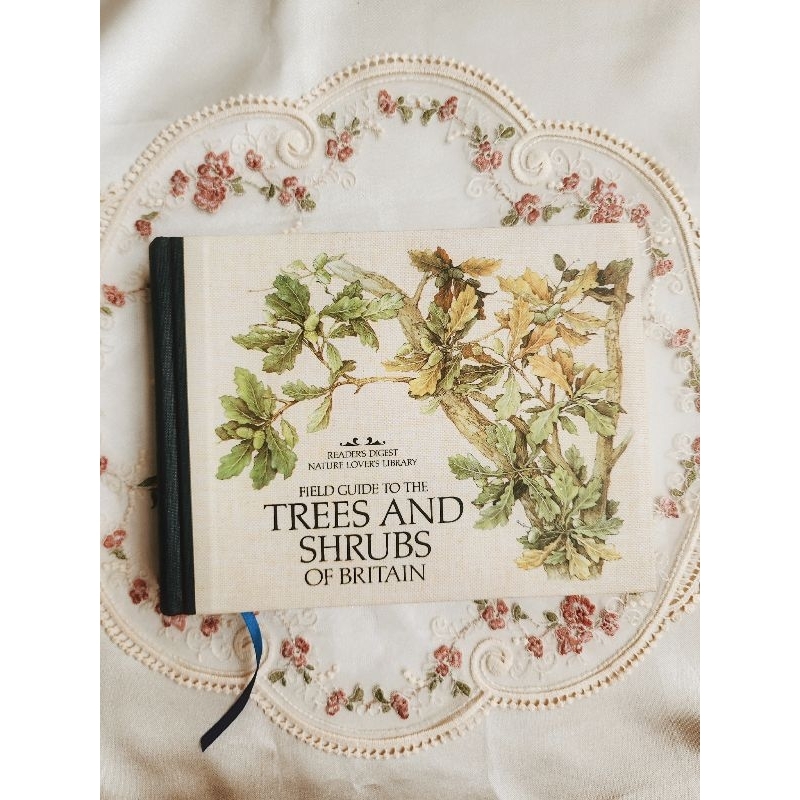Field Guide To The Trees And Shrubs Of Britain by Reader's Digest