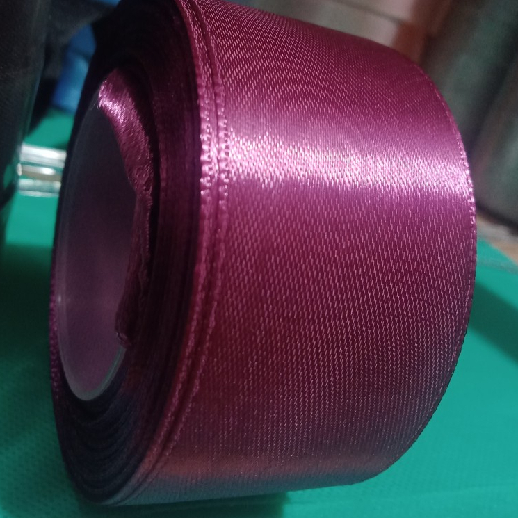 

Pita Satin Plum Ukuran 2 inch 5cm Per Roll plem Pita Kado Pita Bucket Bunga pita hias