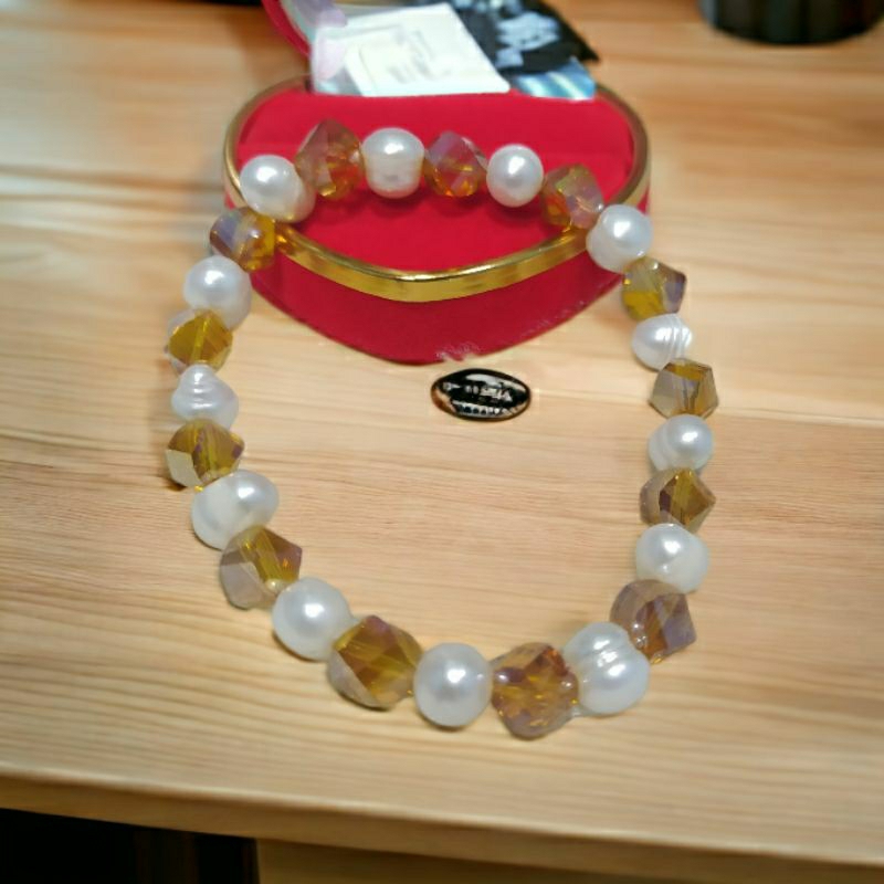 Gelang mutiara kerang dan batu kristal