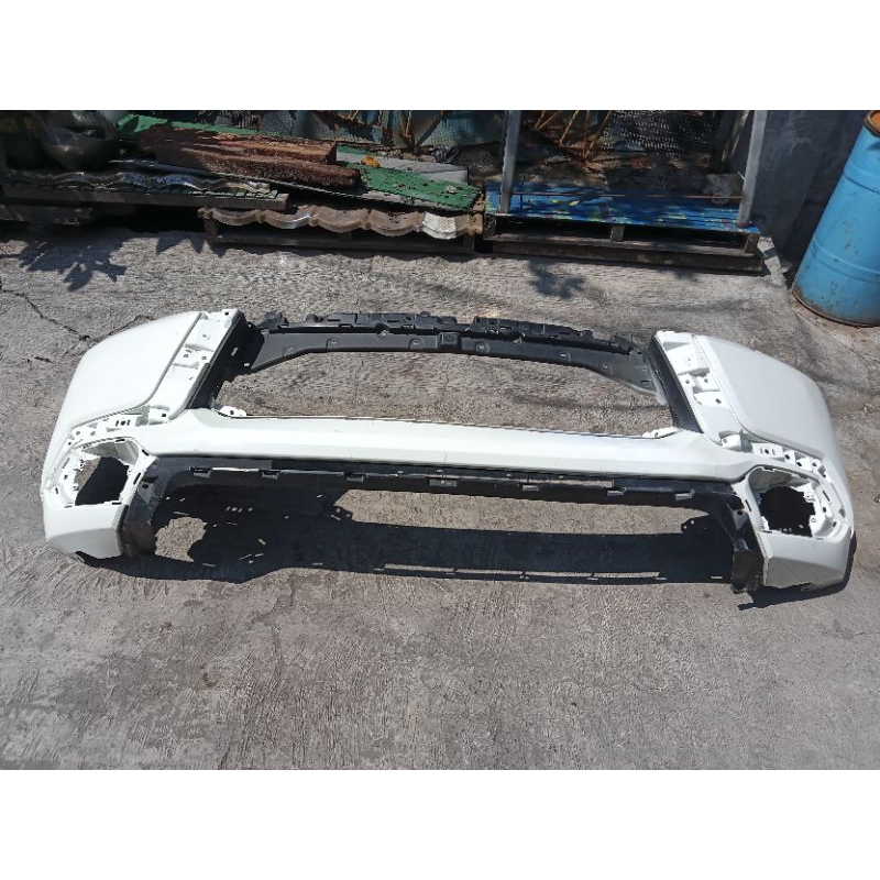 Bemper depan Mitsubishi Pajero sport 2016 kosongan