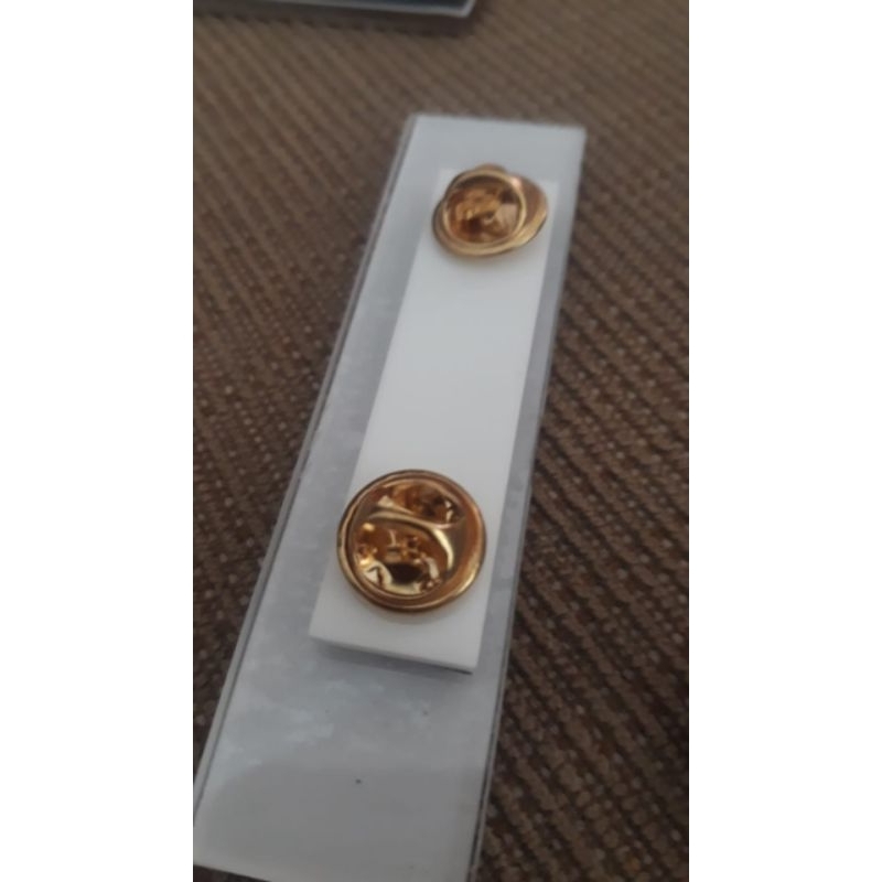 

papan nama dada nametag kuningan paku