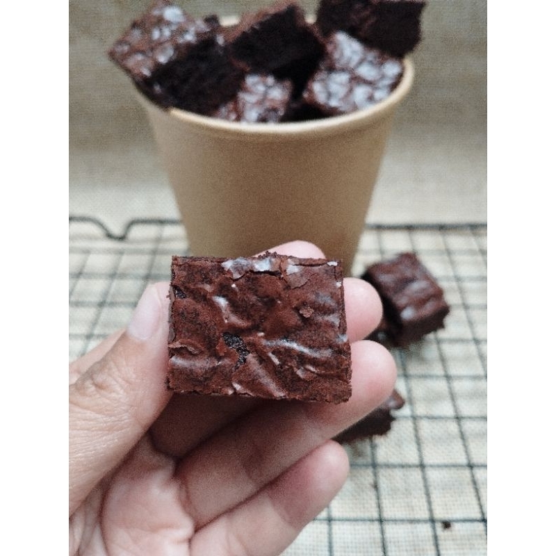 

Fudgy brownies bites original // brownies panggang //shiny crust // cokelat