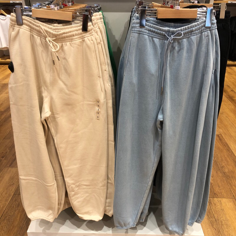 uniqlo sweat pants // celana jogger // sweat pants // celana sweat