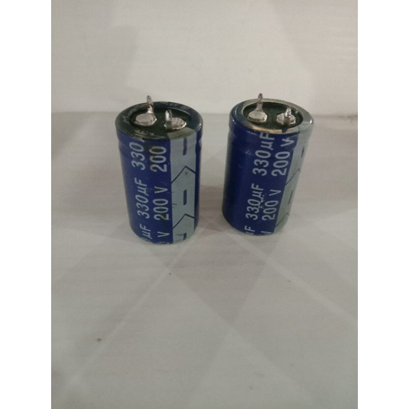 Capasitor 330uf 200v