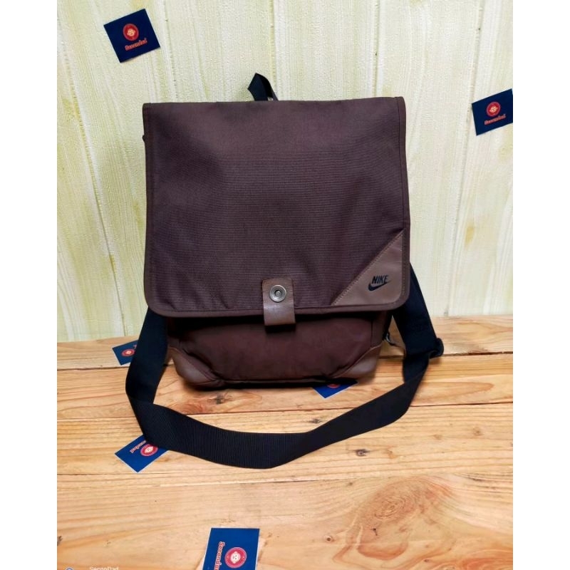 NIKE SLING BAG - CHOCOLATE