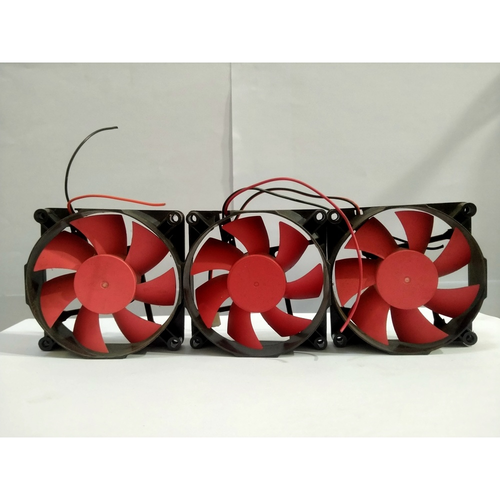 Kipas DC 12V 8x8cm Baling Warna Merah Dijamin Hidup Kondisi Bekas