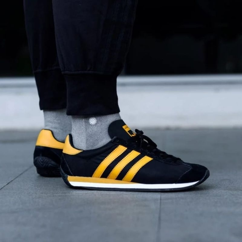 Adidas Country OG &quot;Black Yellow&quot;