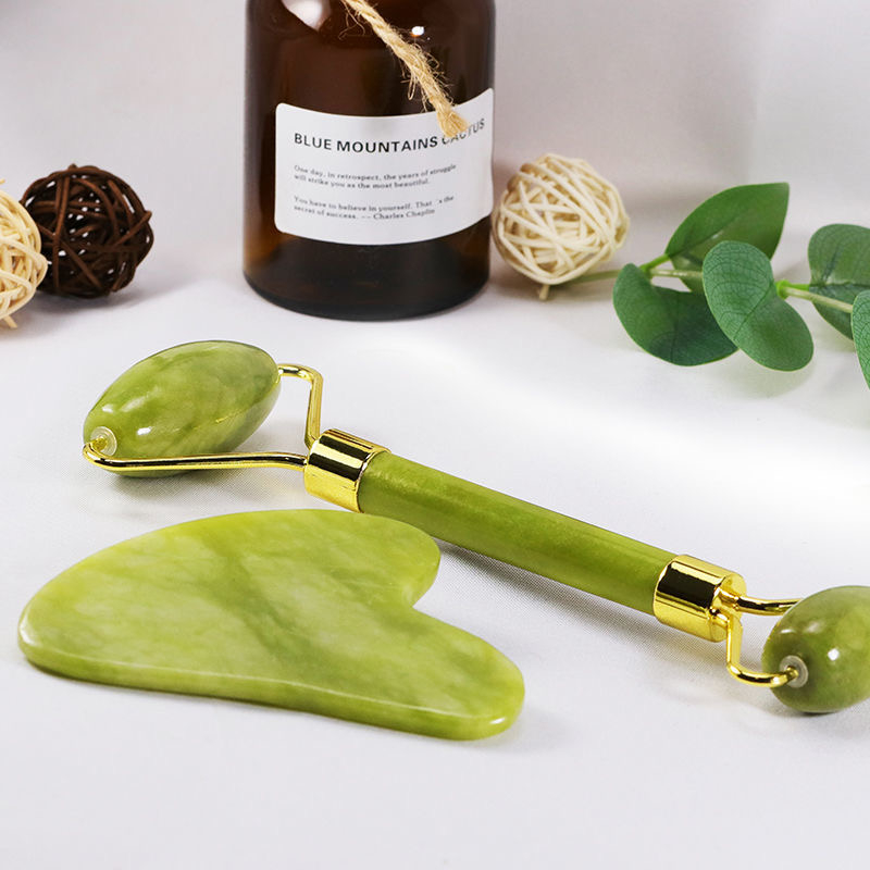 ASIN829 Pijat Wajah - Jade Roller Gua Sha 2-in-1 / Green Stone Face Roller Green Gua Sha Jade Roller Tool Facial Massager / Jade Roller &amp;; Gua Sha / Facial Roller / Facial Massager N15