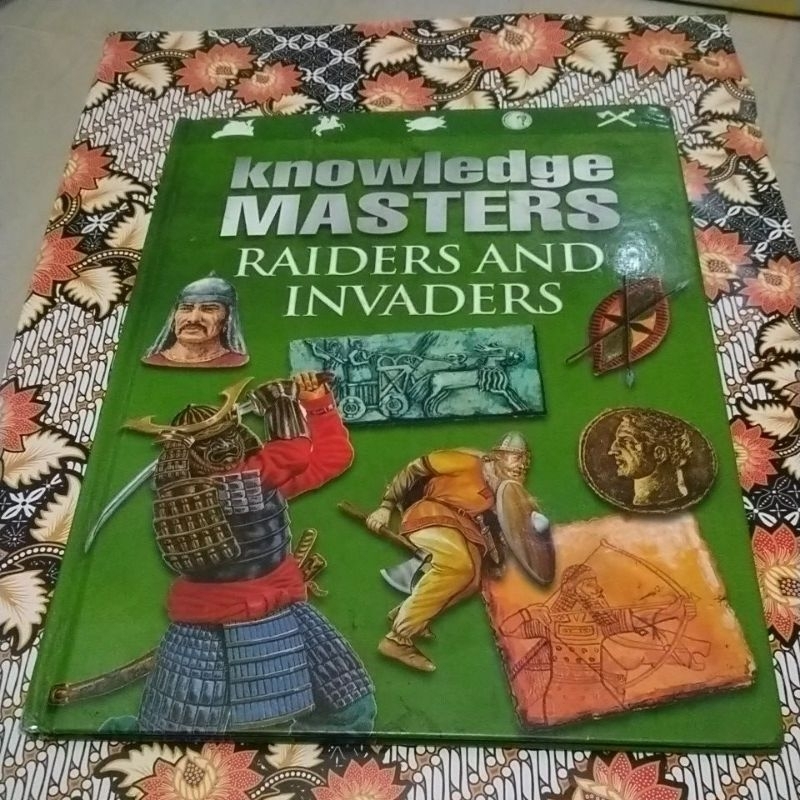 Buku import - Knowledge Masters RAIDERS AND INVADERS