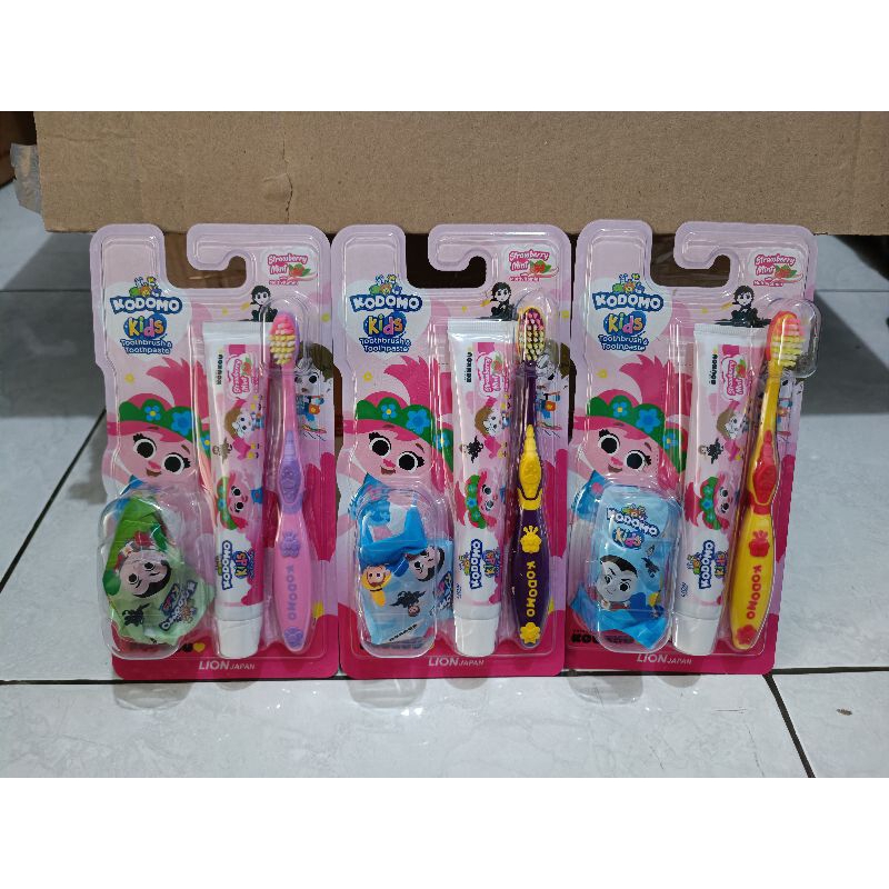 KODOMO Set Sikat Gigi &amp; Pasta Gigi Anak Rasa Strawberry