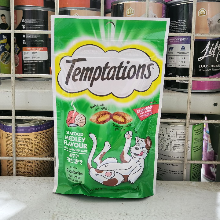 Snack Kucing Temptations Seafood Flavour 85G Camilan Kucing