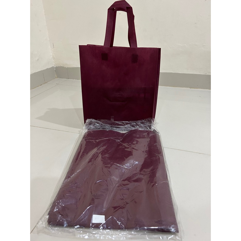 

GOODIE BAG/ HANDLE LIPAT SAMPING/ TAS SPUNBOND / TOTEBAG 30x40x8(HLS)