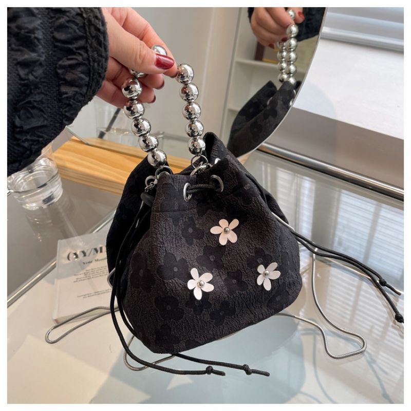 Tas selempang wanita serut mutiara impor terbaru dan kekinian