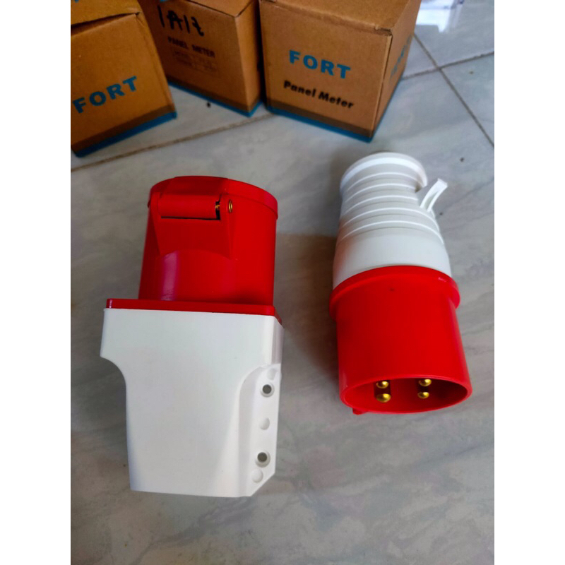 plug mounting 3 phase 4 pin