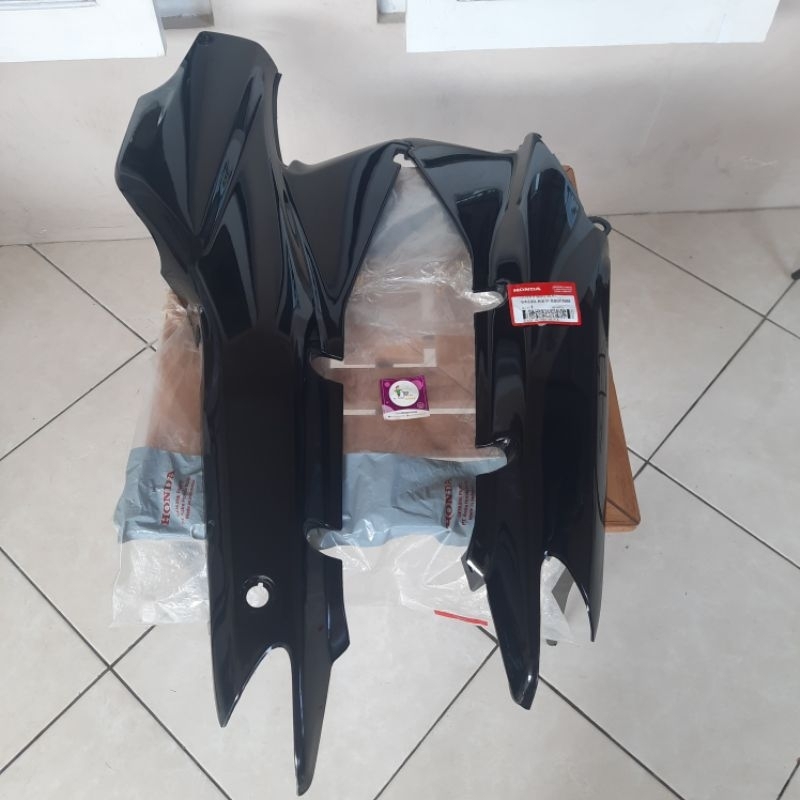 Cover Body Belakang Kanan Kiri Supra X 100 Fit Hitam Original AHM