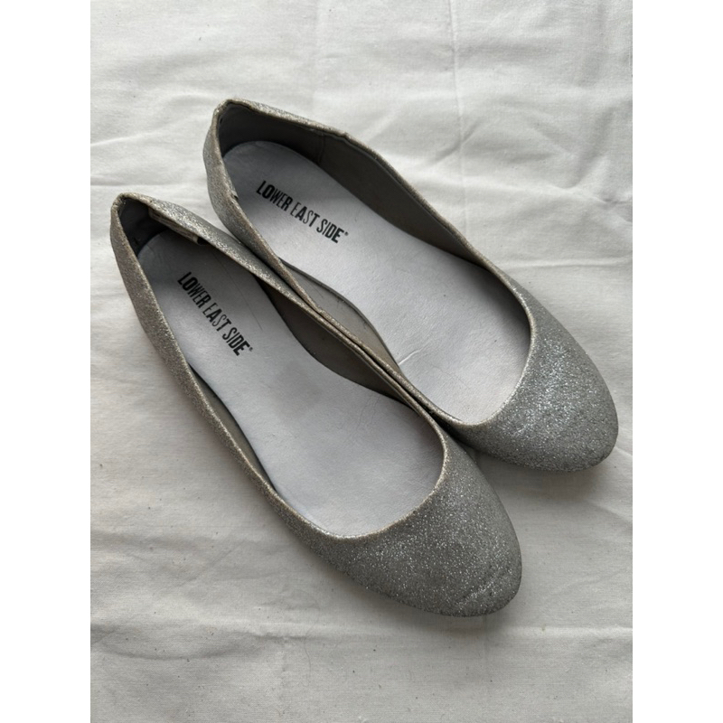 Preloved Flat Shoes Lower East Side Silver Size 37