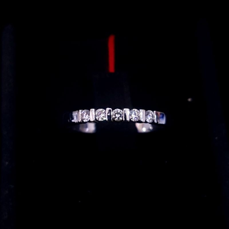 Cincin Emas Putih Listring Berlian