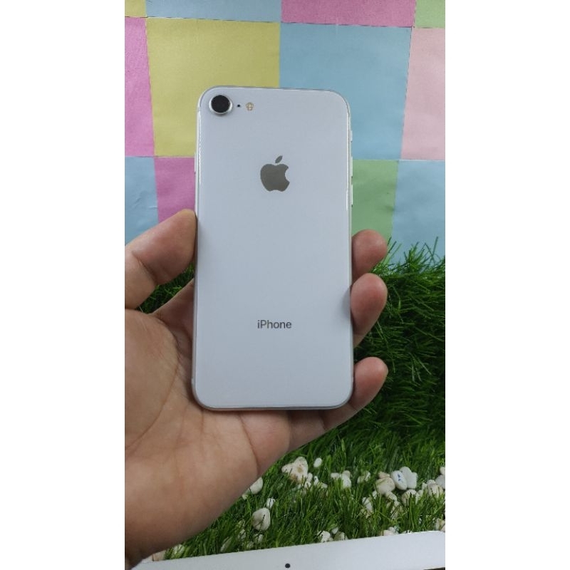 IPhone 8 ram 64gb al oprator normal jaya ya kak kelengkapan batangan aja kak barang sesuai gambar Ju