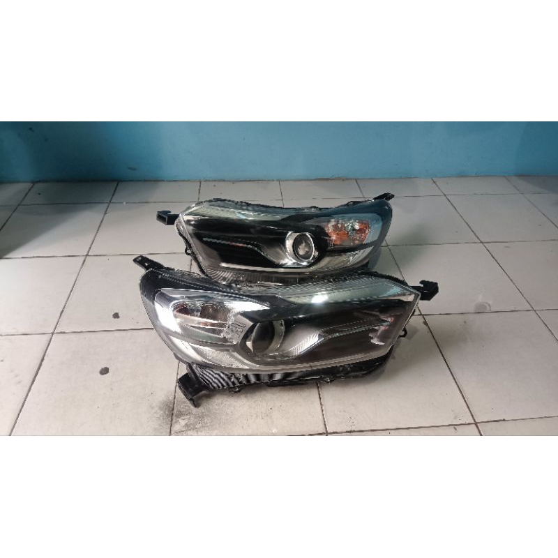 Headlamp lampu depan mobilio RS kanan kiri 2019