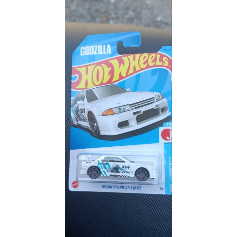 hotwheels r32 Godzilla
