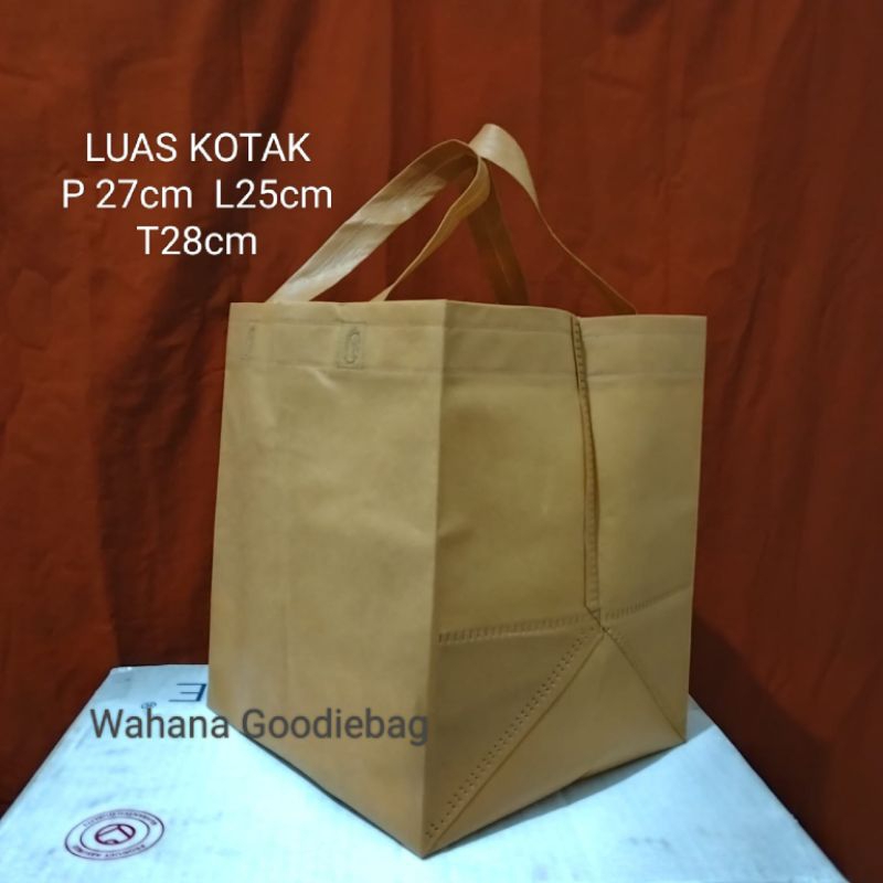 

one pcs goodiebag kotak 25x25 press premium