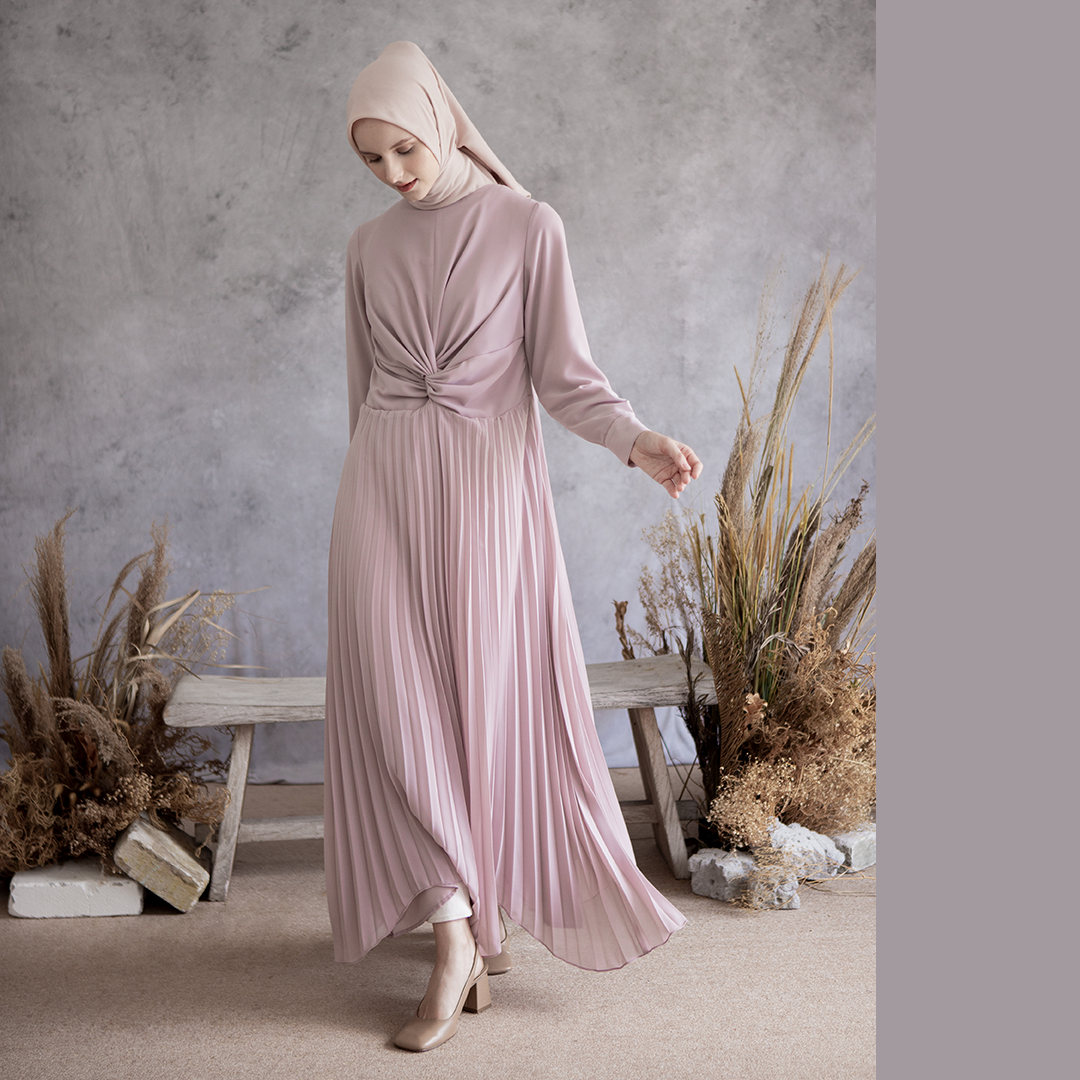 Hening by Aska Label - Dress wanita gamis Muslim plisket lengan panjang elegan feminime warna grey, blush pink, lilac, beige coksu