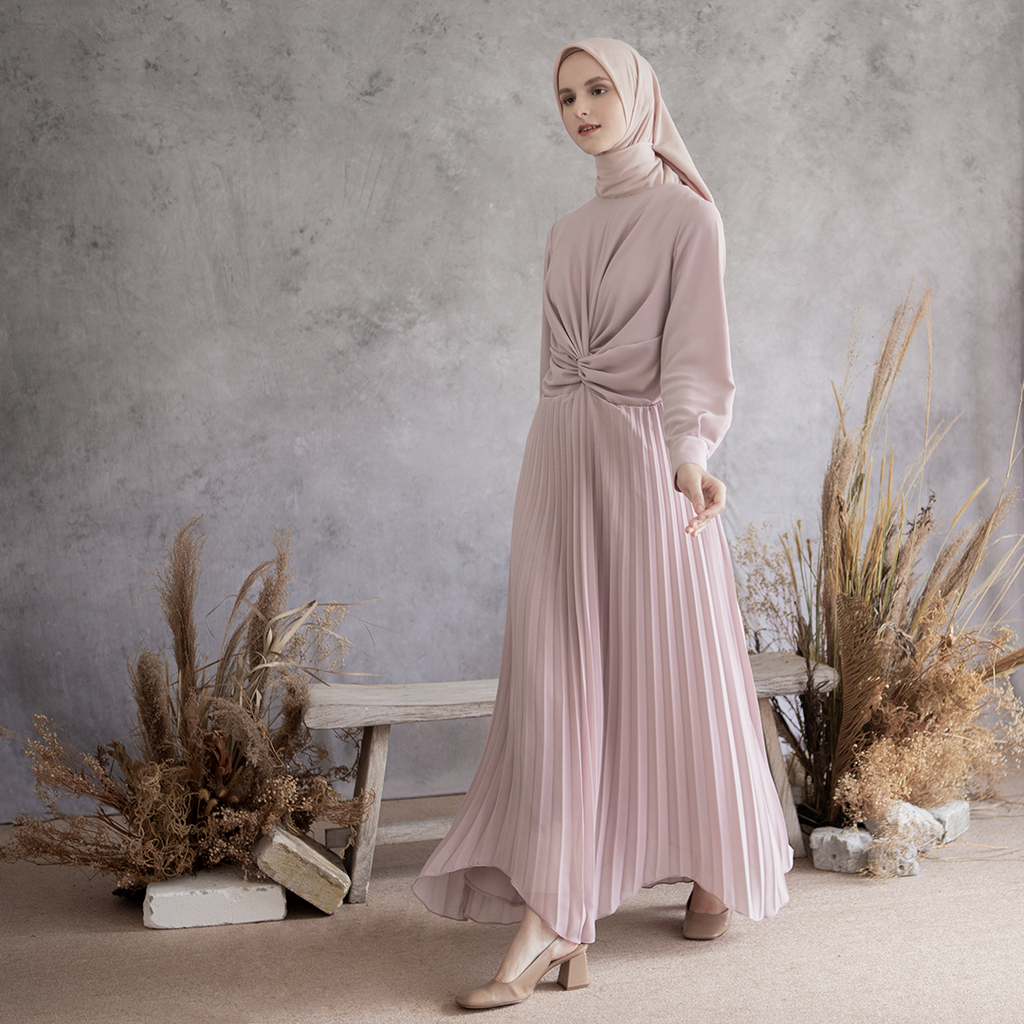 Hening by Aska Label - Dress wanita gamis Muslim plisket lengan panjang elegan feminime warna grey, blush pink, lilac, beige coksu