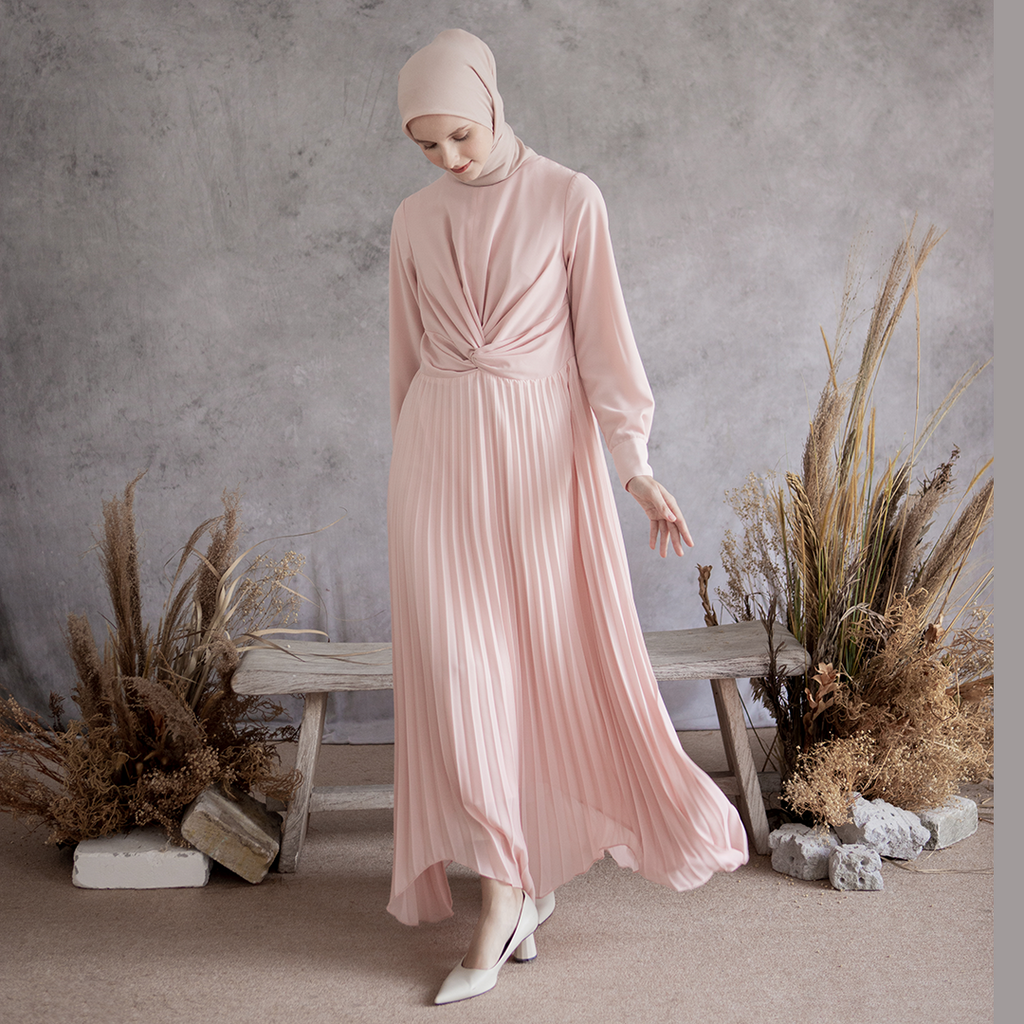 Hening by Aska Label - Dress wanita gamis Muslim plisket lengan panjang elegan feminime warna grey, blush pink, lilac, beige coksu