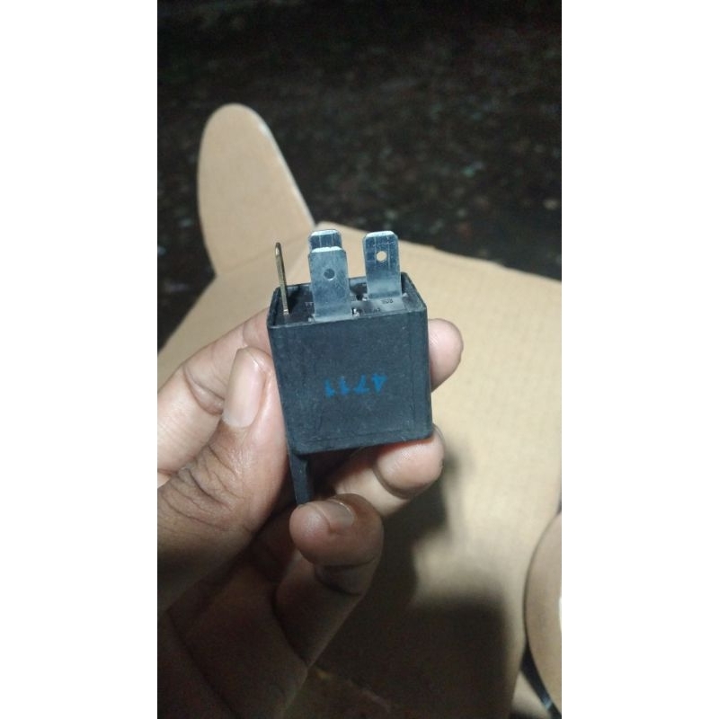 relay kaki 4 hella universal