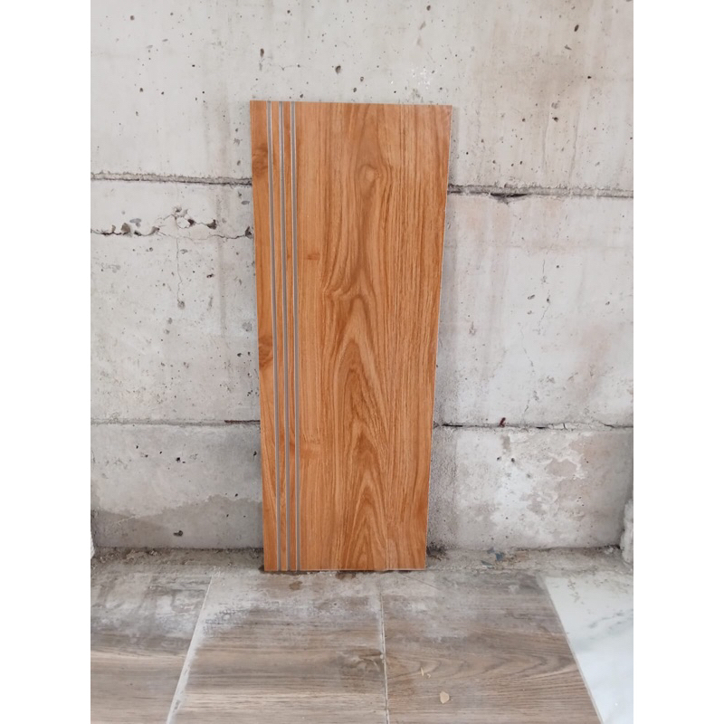 Granit anak tangga motif kayu 30x80/20x80