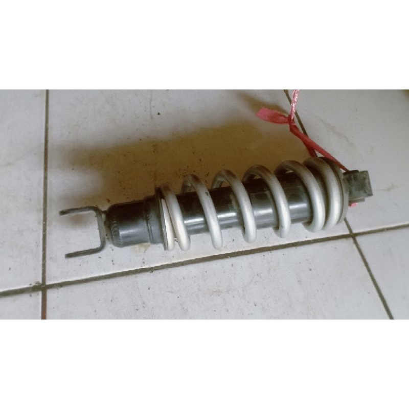 shock belakang r15 vva v3 ori masih ok rebon masih ok gak ada bocor ori plus prolink set