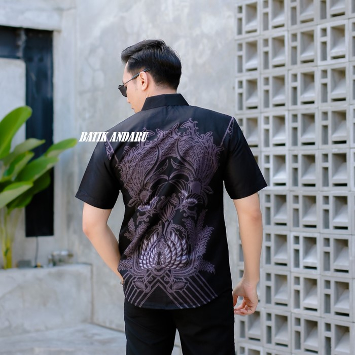 Kemeja Batik Pria Lengan Pendek Slim Fit Warna Hitam Pekat Katun Primisima Solo Full Furing