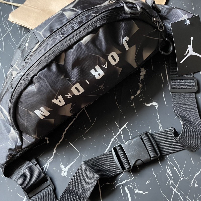 [TERMURAH] WAISTBAG JORDAN MOTIVE MOTIF SPECIAL / TAS PINGGANG JORDAN MOTIVE / CROSSBODY JORDAN KULIT / TAS PRIA / TAS PINGGANG JORDAN KULIT / WAISTBAG PRIA / CROSSBODY PRIA JORDAN