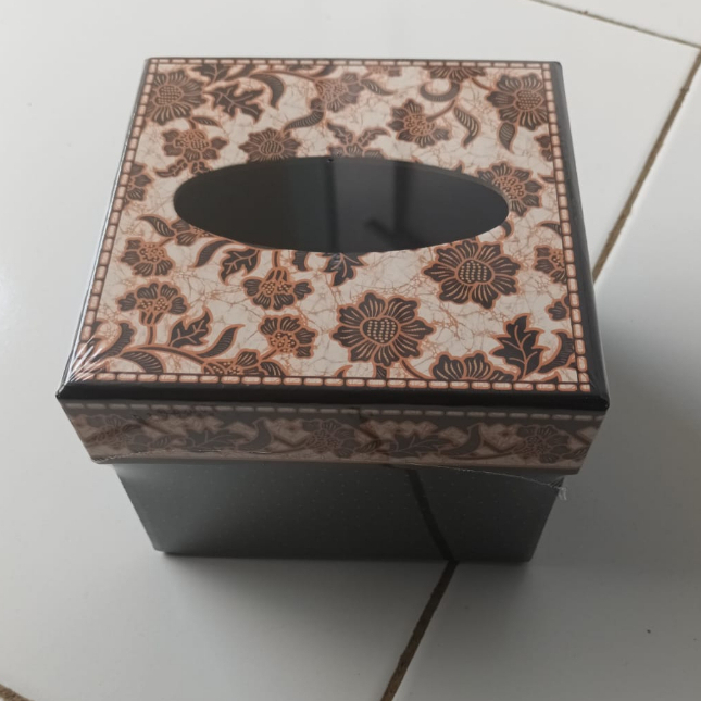 KOTAK TISU TEMPAT TISU