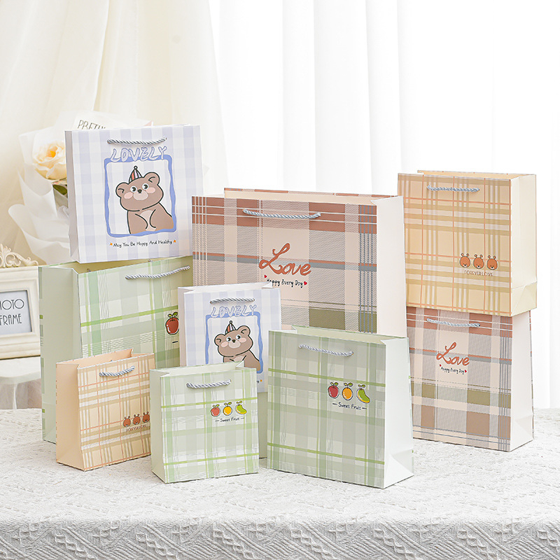 

Paperbag Kotak Kotak buah Forever Love Cartoon