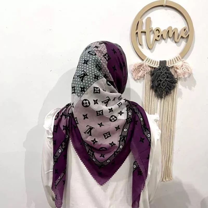 HIJAB VOAL SEGI EMPAT MOTIF MEWAH TERLARIS