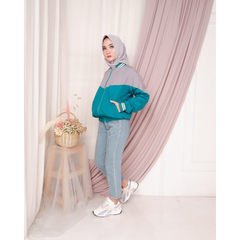 Jaket Parasut Wanita Bolak Balik Waterproof Tosca