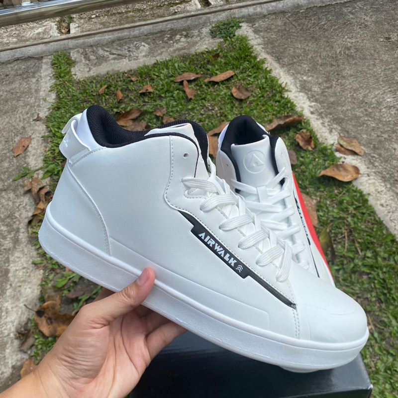 Diskon 70% Airwalk Stuart size 44 original sports station 100%