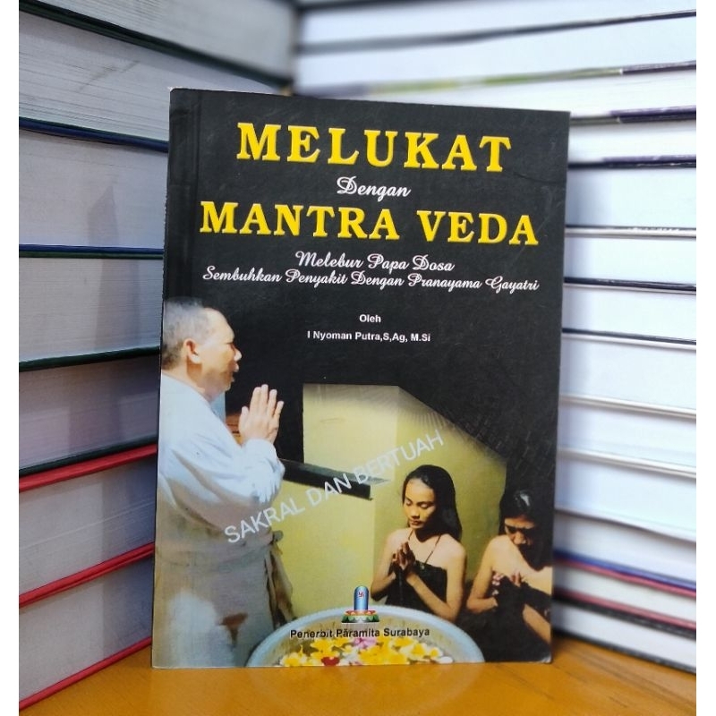 

Buku Melukat dengan mantra Weda