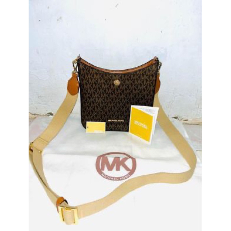 PRELOVED MK BRILEY SMALL MESSENGER CROSSBODY SIGNATURE