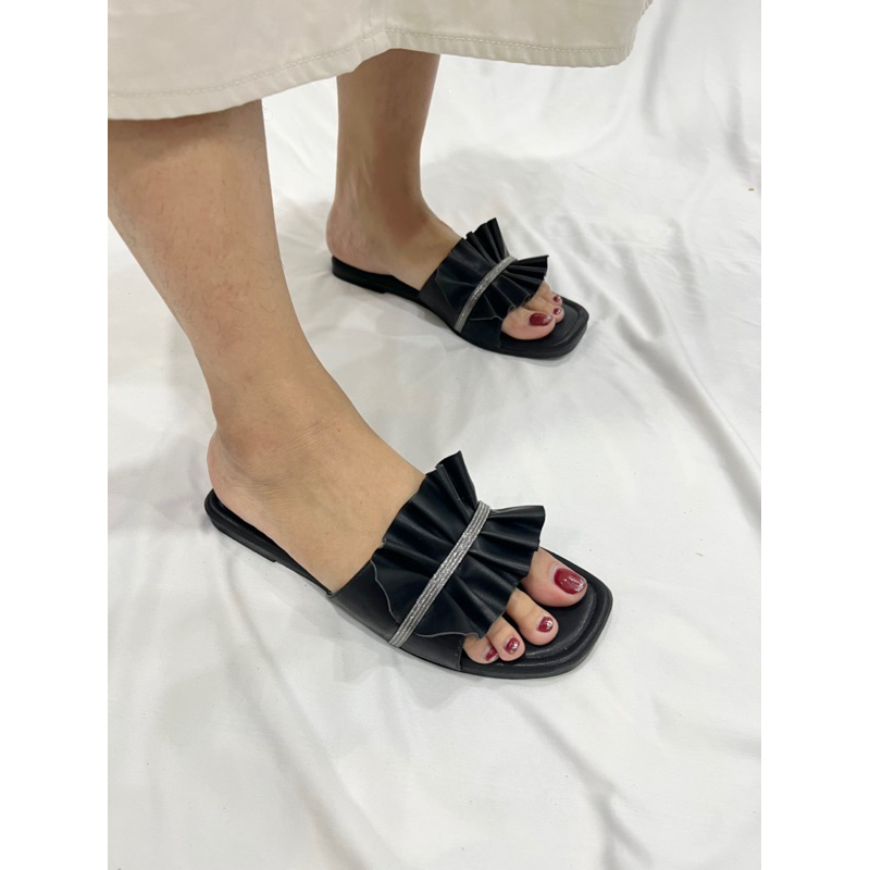 sendal flatshoes wanita terbaru kekinianLOUISDAR S150