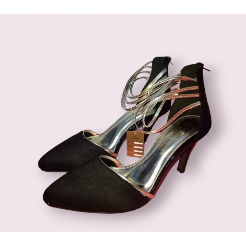 Sepatu heels Yongki Komaladi