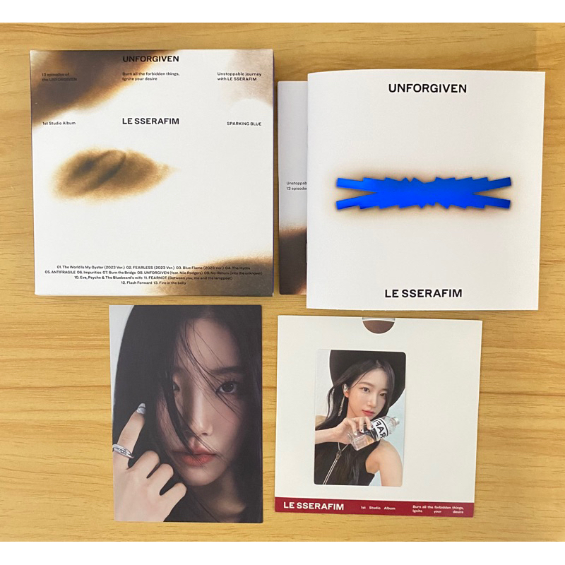 album le sserafim unforgiven compact version, album compact le sserafim, photocard kazuha le sserafi