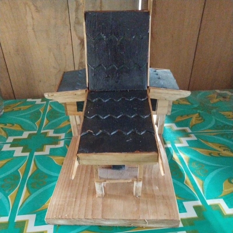 Miniatur Rumah Banjar Khas Kalimantan Selatan Bubungan Tinggi